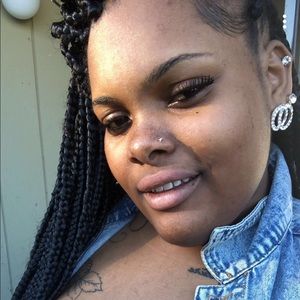 Meet your Posher, Janisha